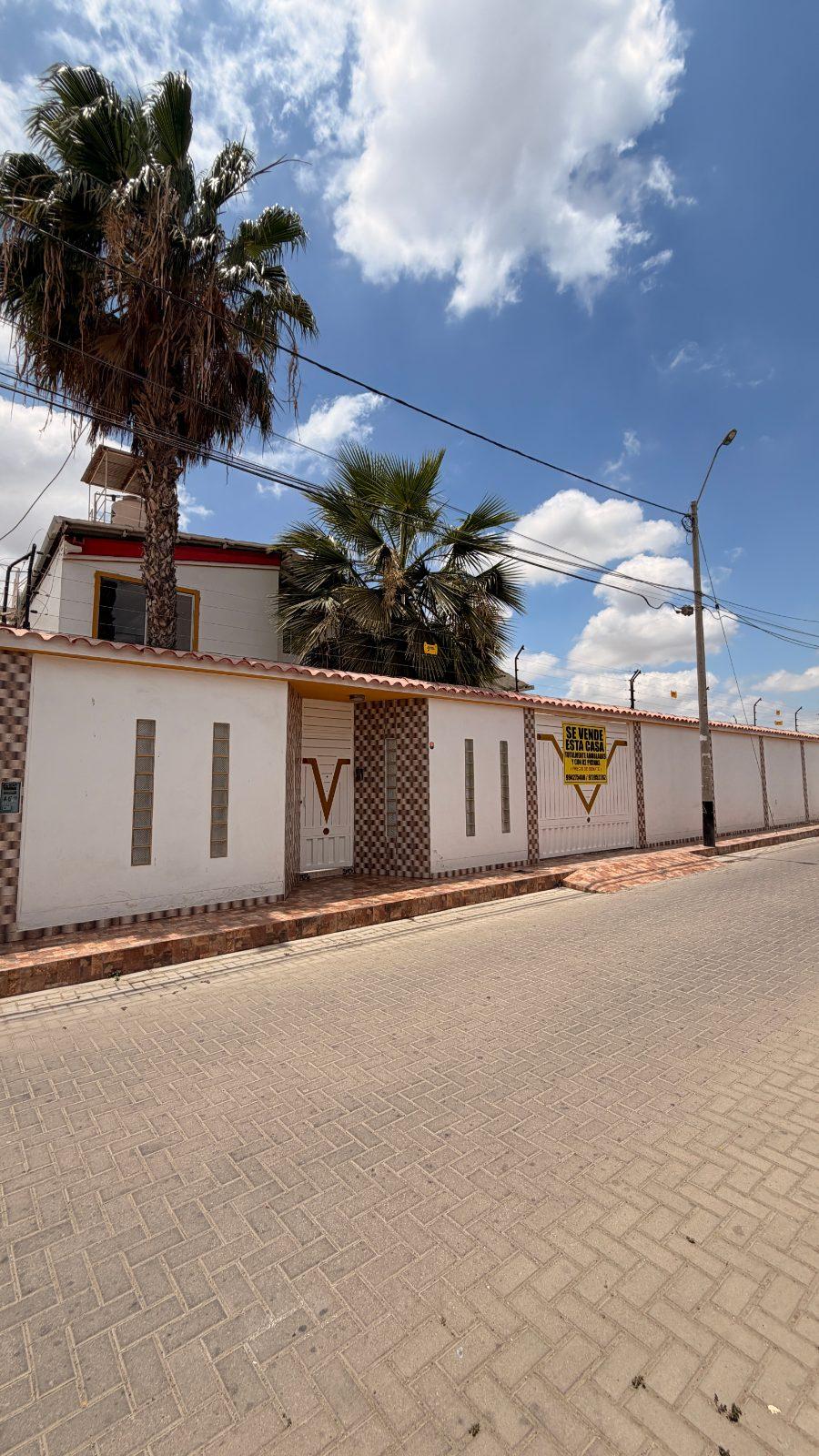 Casa amoblada con amplias áreas exteriores y 2 piscinas | Piura
